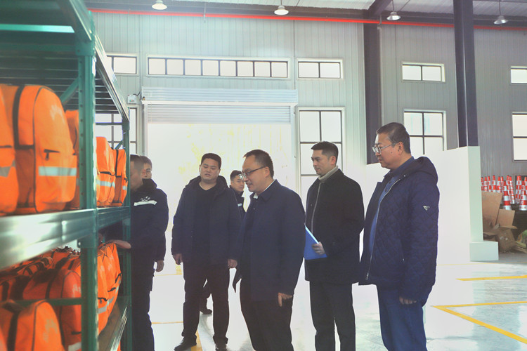 川南公司黨委委員、紀委書記姚太勝帶隊開展節(jié)前調(diào)研慰問暨“糾四風 樹新風”安全監(jiān)督檢查2_副本.jpg