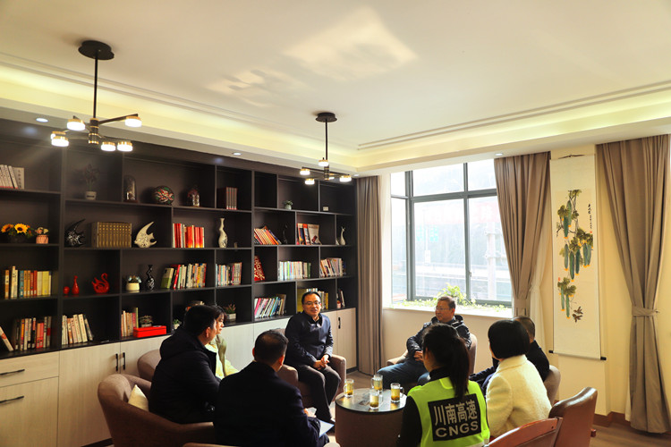 川南公司黨委委員、紀委書記姚太勝帶隊開展節(jié)前調(diào)研慰問暨“糾四風 樹新風”安全監(jiān)督檢查3_副本.jpg